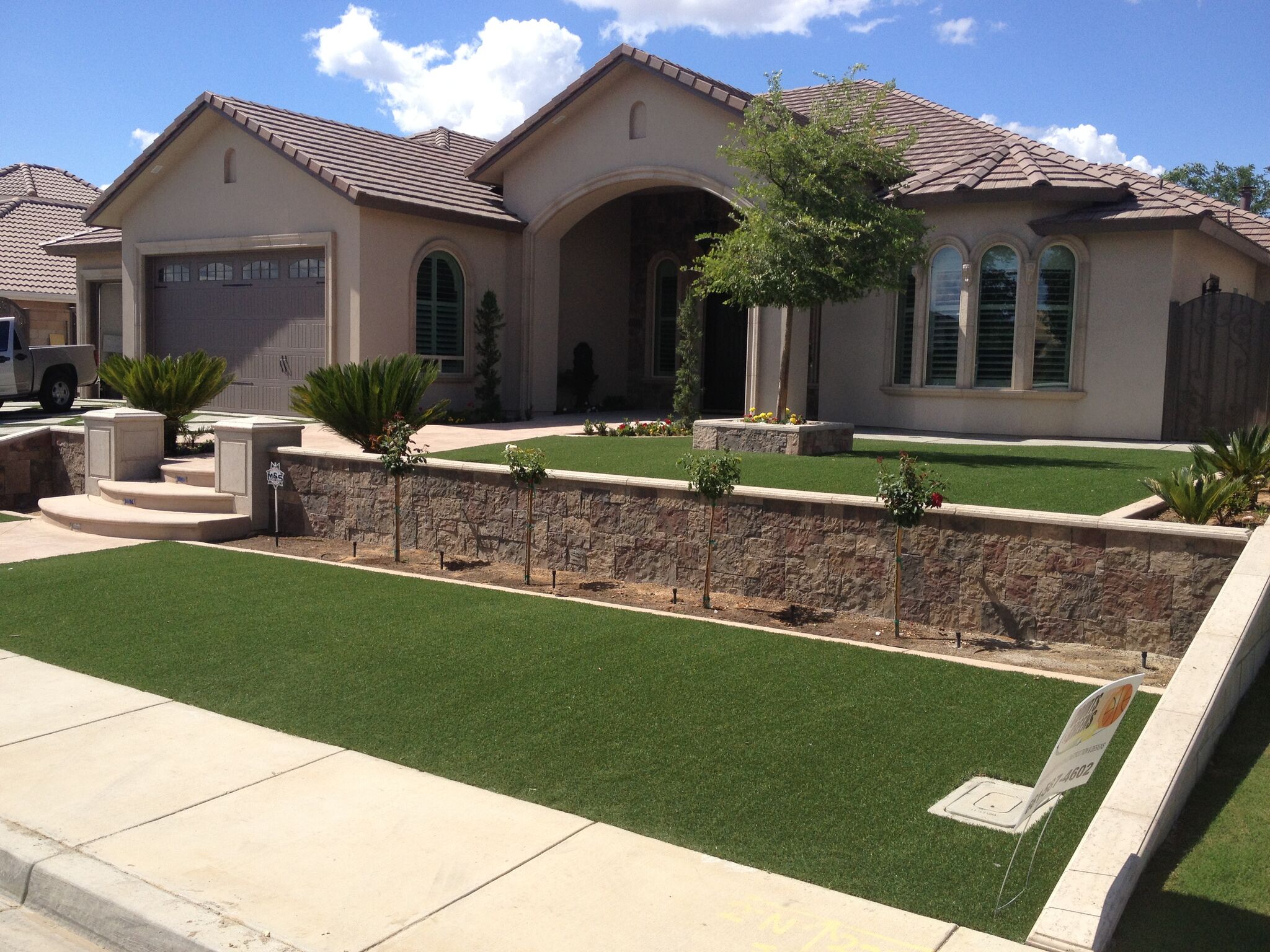 front yard synthetic lawns by Courts and Greens in Bakersfield